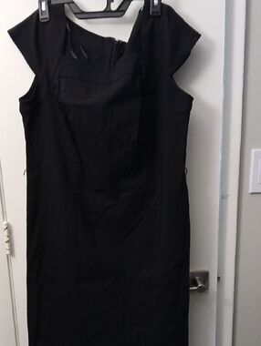 Women's Black Cap-Sleeve Midi Sheath Dress